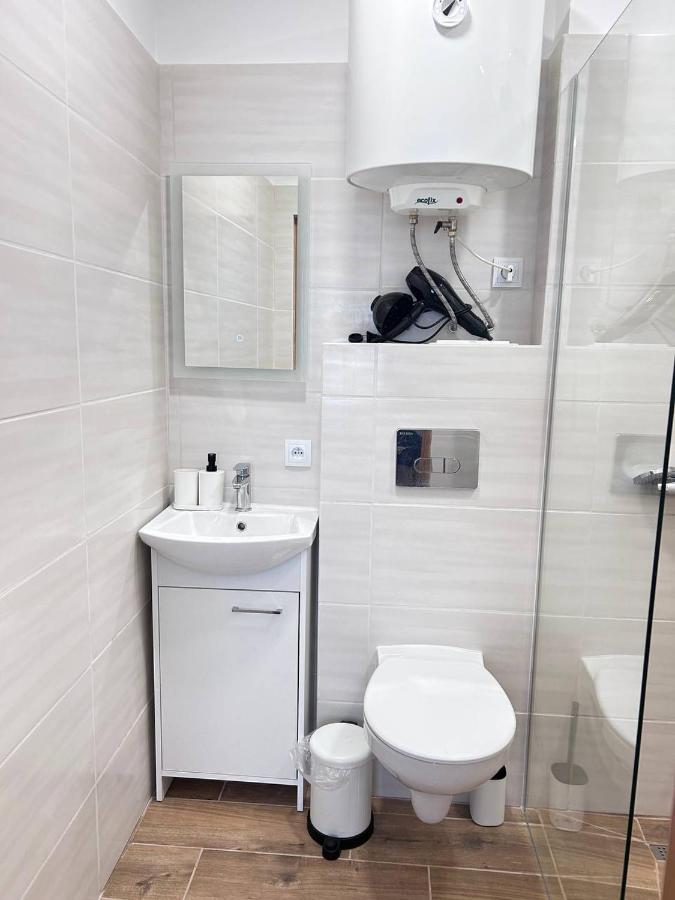 Stone Apartment - Free Parking Катовице Экстерьер фото